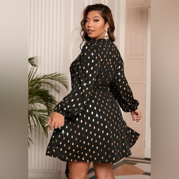 NWT RED DOT BOUTIQUE Plus Size Flutter Butterfly Sleeve Overlap Wrapped V Neck - Picture 5 of 9